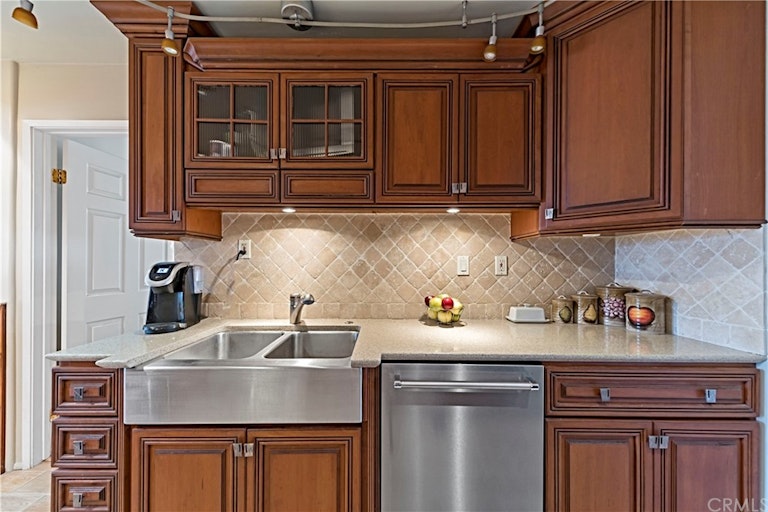 Photo 14 of 37 - 19002 E Haltern Ave, Glendora, CA 91740