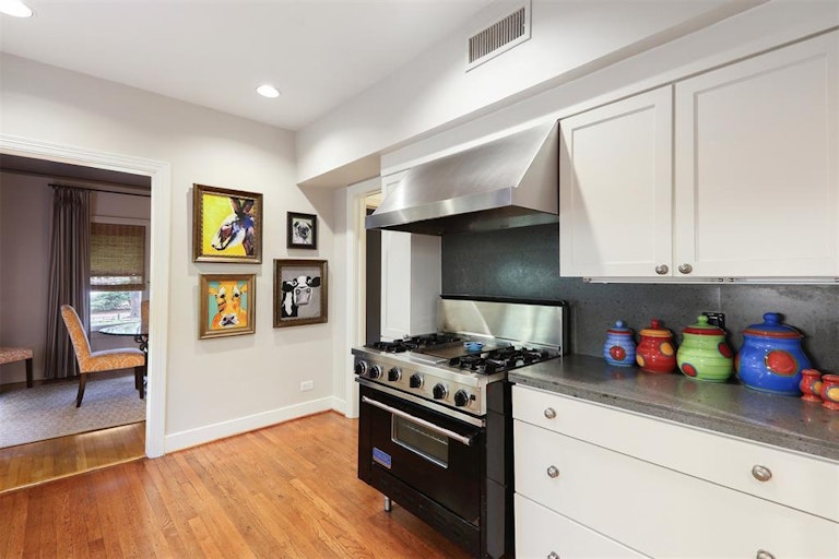 Photo 11 of 49 - 2203 University Blvd, Houston, TX 77030
