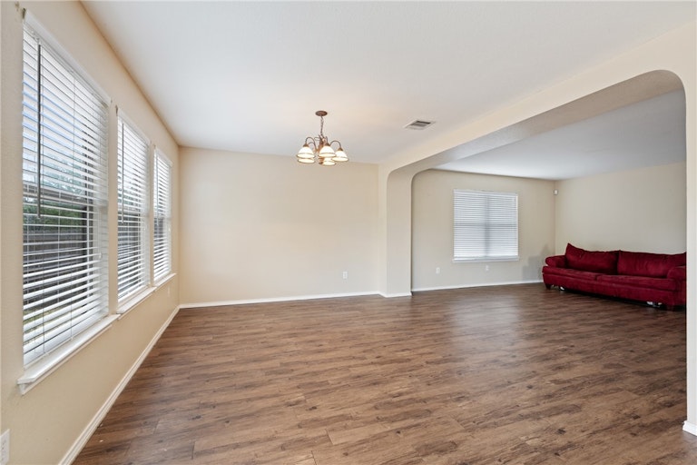 Photo 17 of 39 - 204 Debbie Ann Dr, Leander, TX 78641