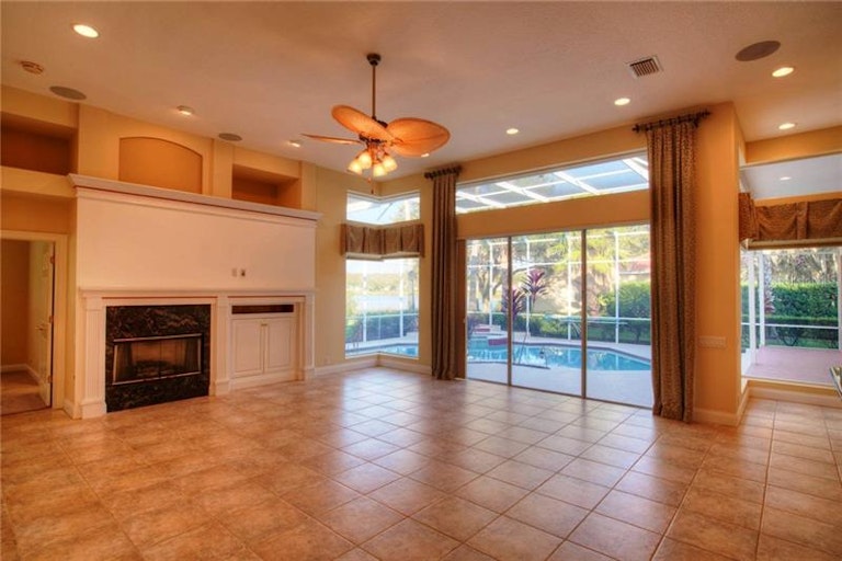 Photo 8 of 25 - 18630 Avenue Capri, Lutz, FL 33558