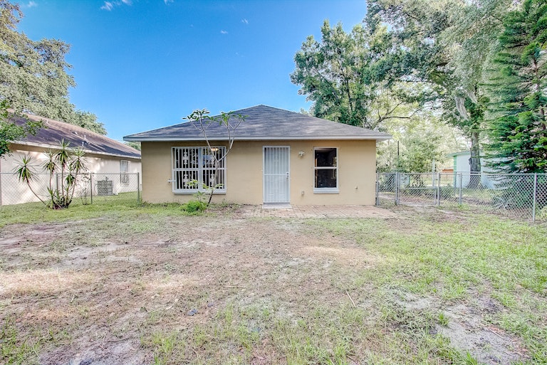 Photo 25 of 28 - 1915 2nd Dr, Sanford, FL 32771