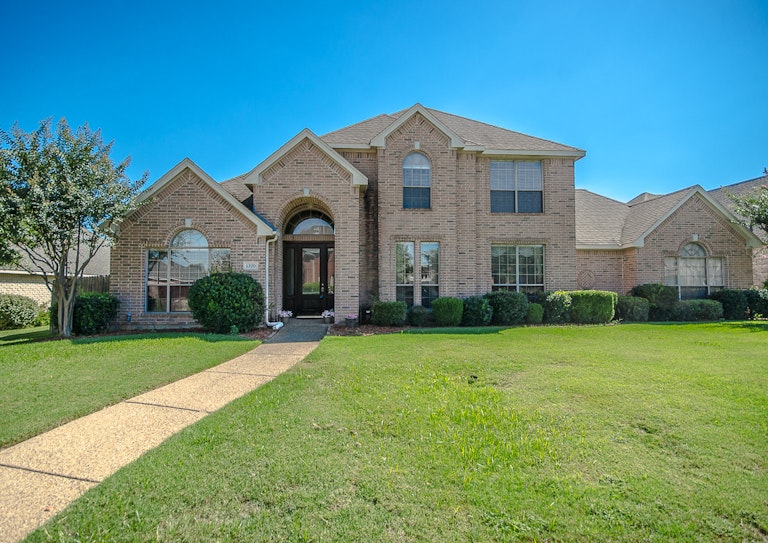 Photo 37 of 38 - 1320 Rusticwood Dr, Desoto, TX 75115