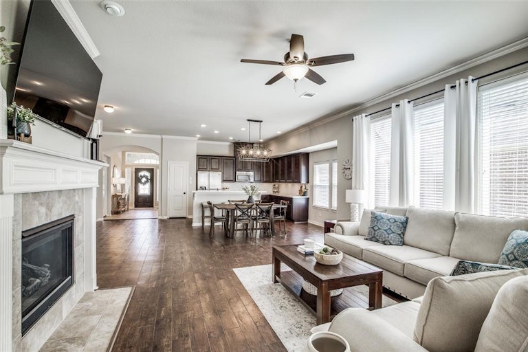 Photo 17 of 34 - 9315 Mystic Falls Ln, Humble, TX 77396