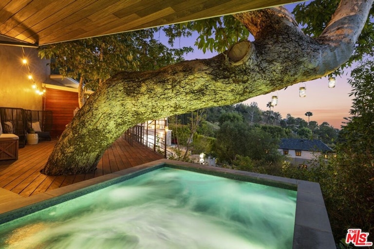 Photo 1 of 51 - 5611 Park Oak Pl, Los Angeles, CA 90068