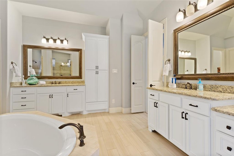 Photo 21 of 40 - 1041 Wagner Way, Lantana, TX 76226