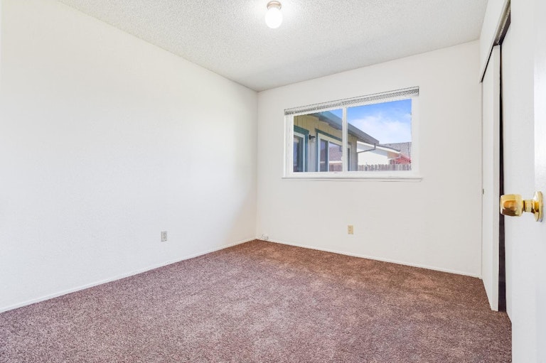 Photo 26 of 36 - 4636 Baywind Dr, Sacramento, CA 95838