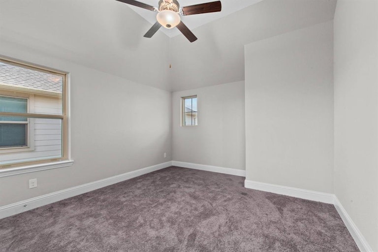 Photo 24 of 38 - 5922 Arcola Meadow Ct, Houston, TX 77059