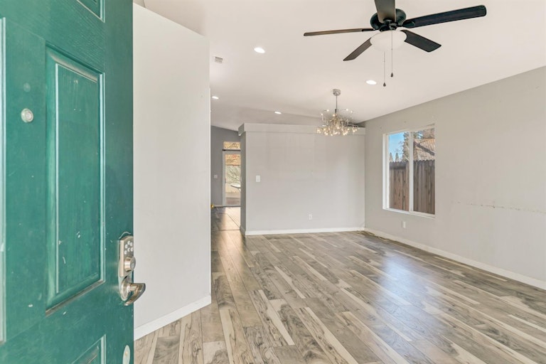 Photo 5 of 40 - 10536 Ragtime Cir, Rancho Cordova, CA 95670