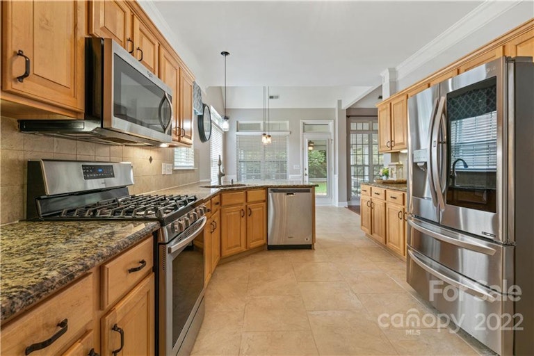 Photo 11 of 39 - 6590 Gatehouse Ct NW, Concord, NC 28027