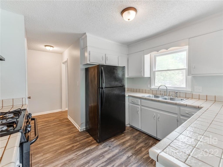 Photo 12 of 38 - 2654 Castle Hill Rd, Gastonia, NC 28052