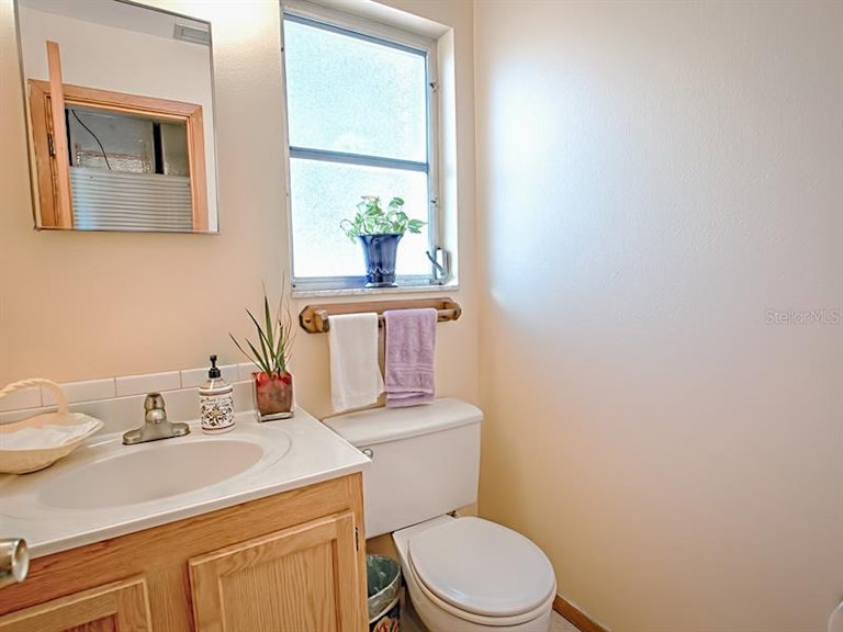 Photo 14 of 25 - 4107 Dove Valley Ln, Lady Lake, FL 32159