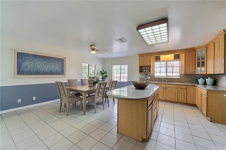 Photo 12 of 46 - 738 S Hollenbeck St, West Covina, CA 91791