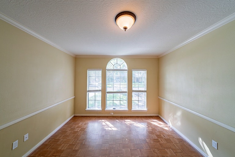 Photo 23 of 37 - 5522 Lone Cedar Dr, Kingwood, TX 77345