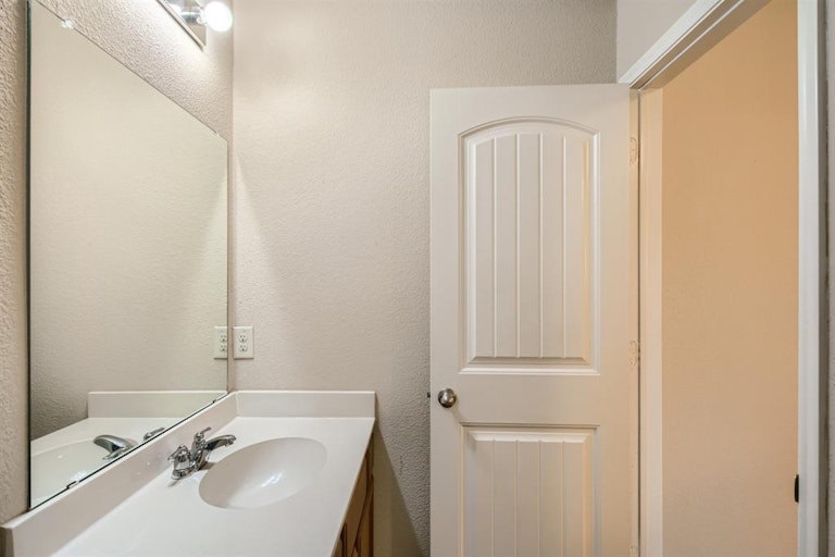 Photo 23 of 30 - 2812 Aberdeen Rd, Seagoville, TX 75159