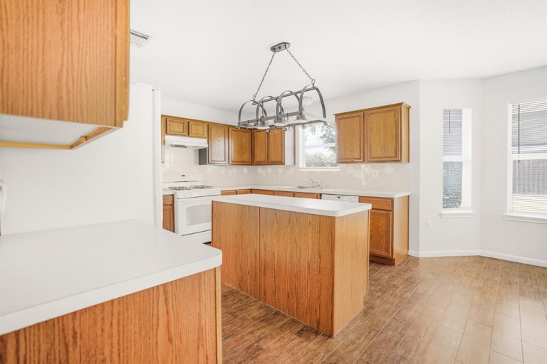 Photo 19 of 42 - 403 Mystic Glen Loop, Kingwood, TX 77339