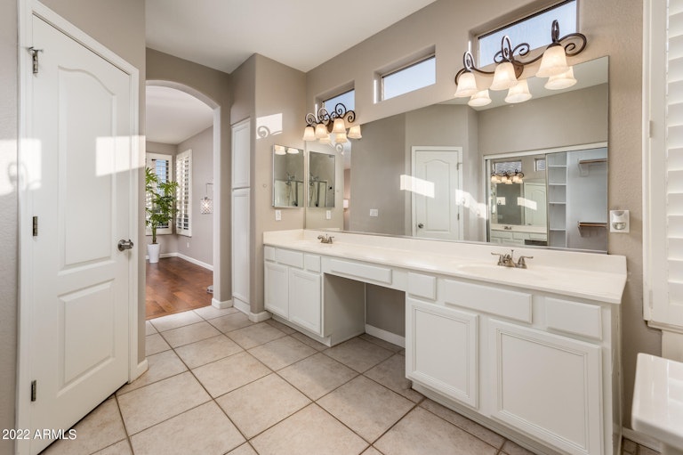 Photo 21 of 39 - 4379 E Lariat Ln, Phoenix, AZ 85050