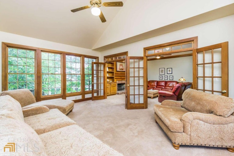 Photo 13 of 35 - 4502 Woodhall Way NE, Roswell, GA 30075
