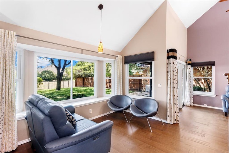 Photo 13 of 25 - 9001 Cumberland Dr, Irving, TX 75063