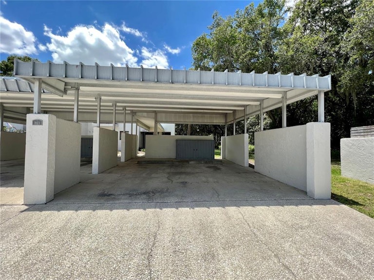 Photo 5 of 55 - 1823 Village Ct #1823, Mulberry, FL 33860