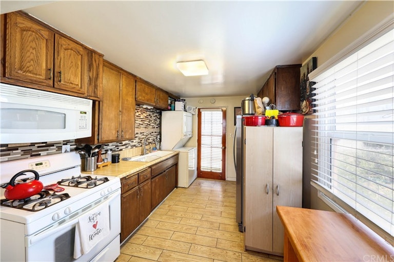 Photo 7 of 17 - 535 E Hollyvale St, Azusa, CA 91702