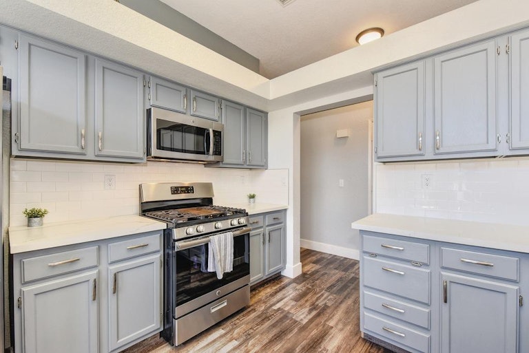 Photo 20 of 40 - 8372 Vintage Park Dr, Sacramento, CA 95828