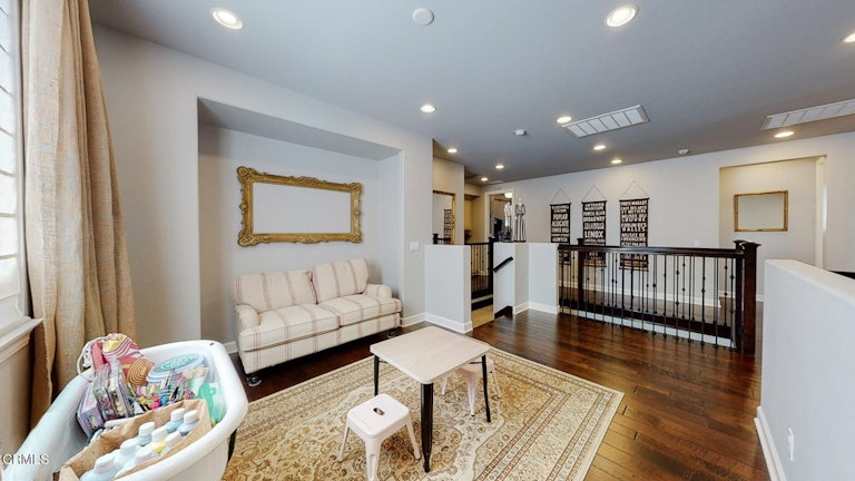 Photo 17 of 39 - 2742 Madera Dr, Pasadena, CA 91107