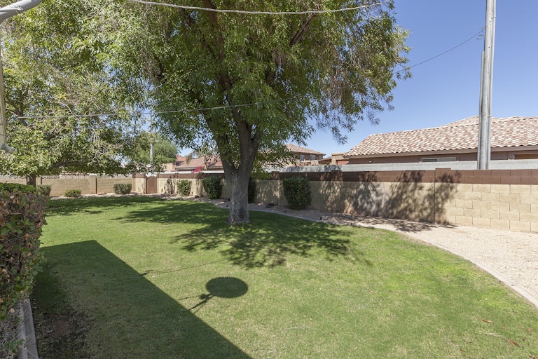 Photo 3 of 25 - 5814 W Frier Dr, Glendale, AZ 85301