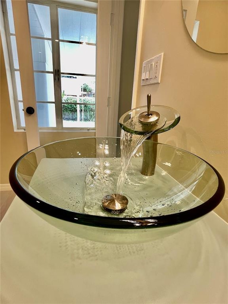 Photo 10 of 64 - 1201 E Henry Ave, Tampa, FL 33604