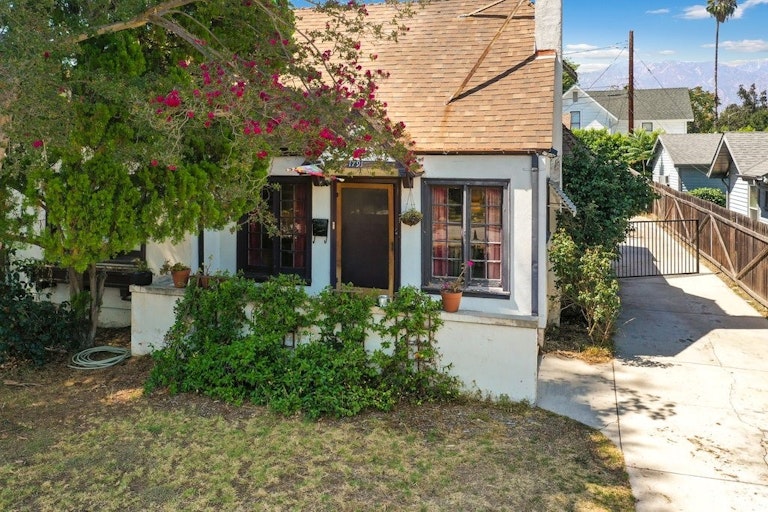 Photo 35 of 38 - 1791 Rose Villa St, Pasadena, CA 91106