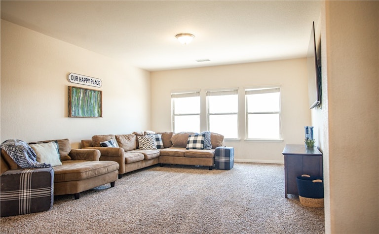 Photo 24 of 39 - 8329 Angelo Loop, Round Rock, TX 78665