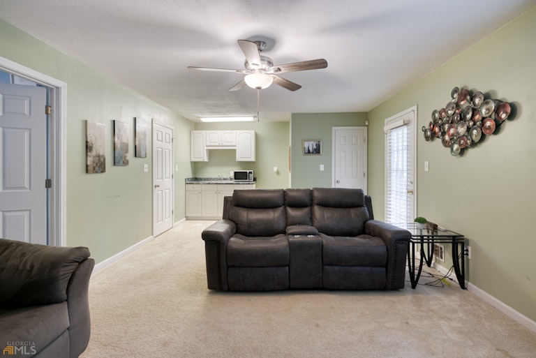 Photo 5 of 27 - 2001 Buckley Trl, Snellville, GA 30078