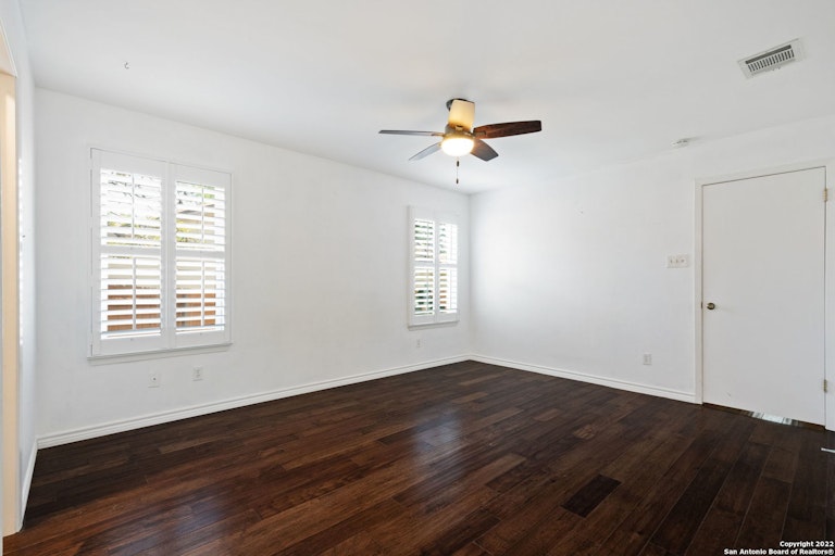 Photo 15 of 28 - 13930 Chisom Creek St, San Antonio, TX 78249