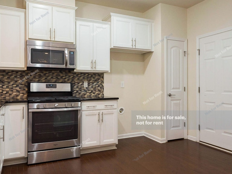 Photo 6 of 33 - 222 Lynchwick Ln, Durham, NC 27703