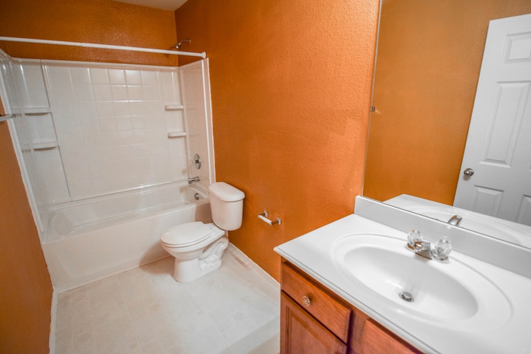 Photo 23 of 37 - 1701 Grassy View Dr, Fort Worth, TX 76131