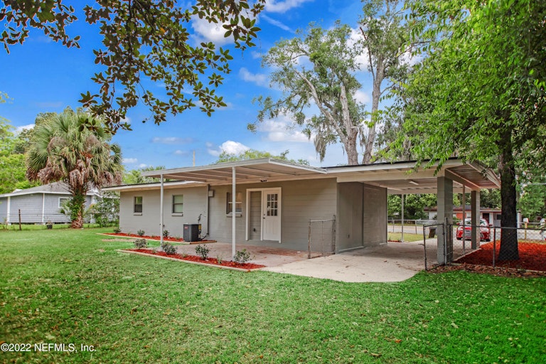 Photo 17 of 37 - 6066 Wilson Blvd, Jacksonville, FL 32210