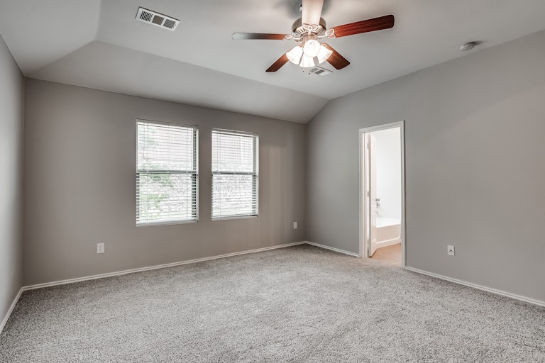 Photo 12 of 24 - 409 Twin Knoll Dr, McKinney, TX 75071