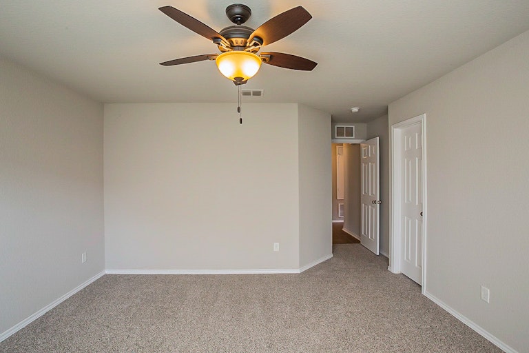 Photo 12 of 17 - 10911 Bosal Trl, San Antonio, TX 78245