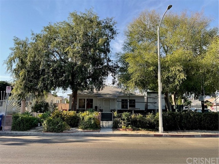 Photo 2 of 15 - 11201 Covello St, Sun Valley, CA 91352