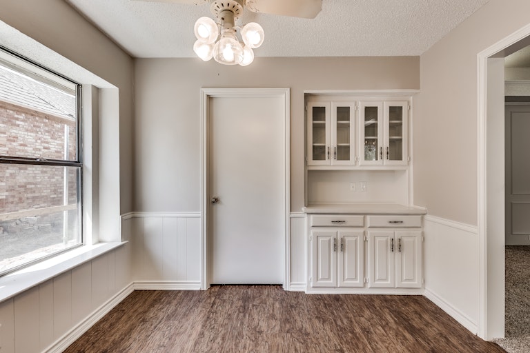 Photo 16 of 29 - 2539 Belmeade Dr, Carrollton, TX 75006