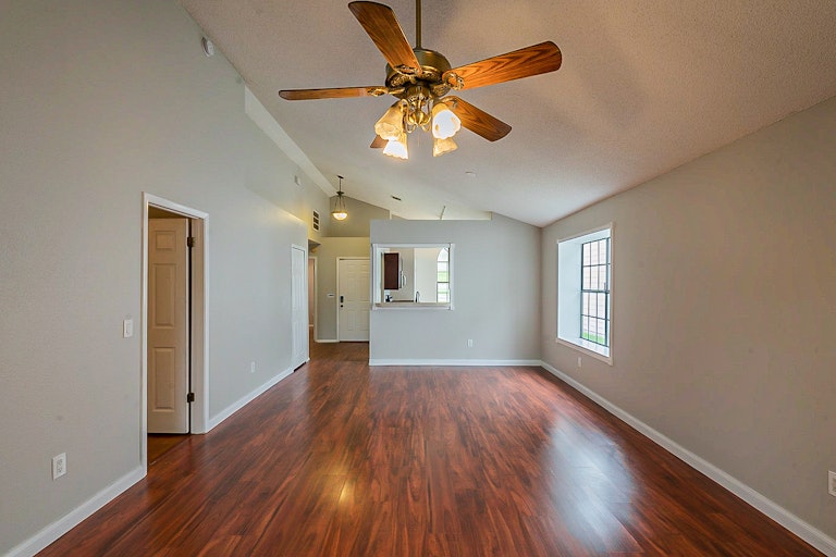 Photo 15 of 29 - 3009 Weymouth Ct, Apopka, FL 32703
