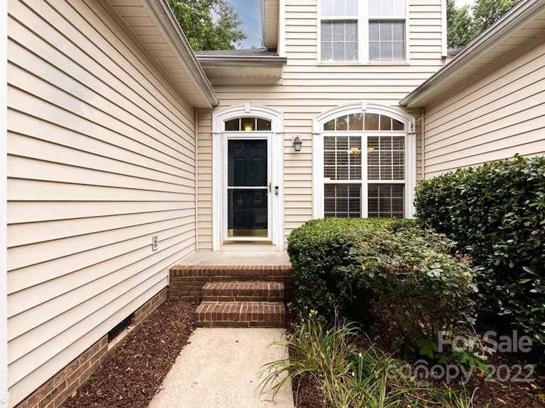 Photo 2 of 37 - 11929 Harmon Ln, Pineville, NC 28134