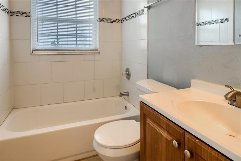 Photo 23 of 29 - 4016 Waring Dr, Tampa, FL 33610