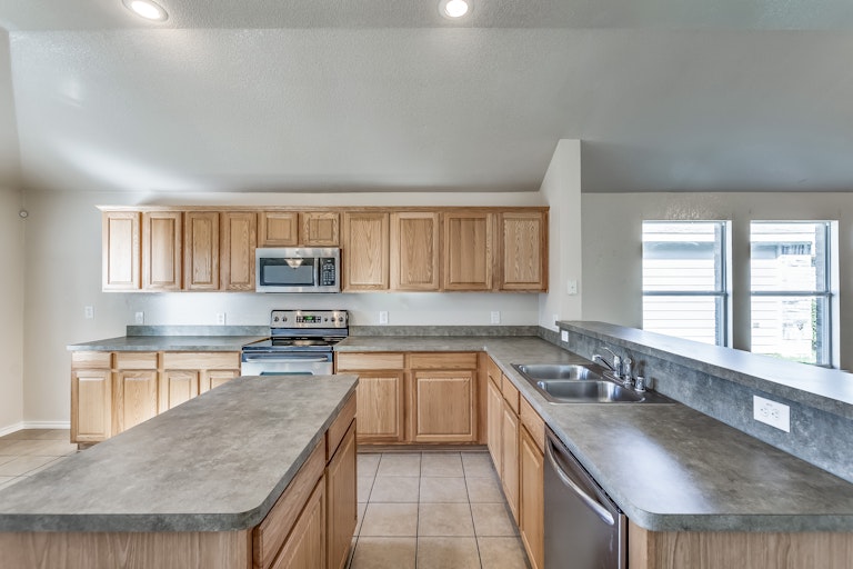 Photo 8 of 20 - 814 Sycamore St, Anna, TX 75409