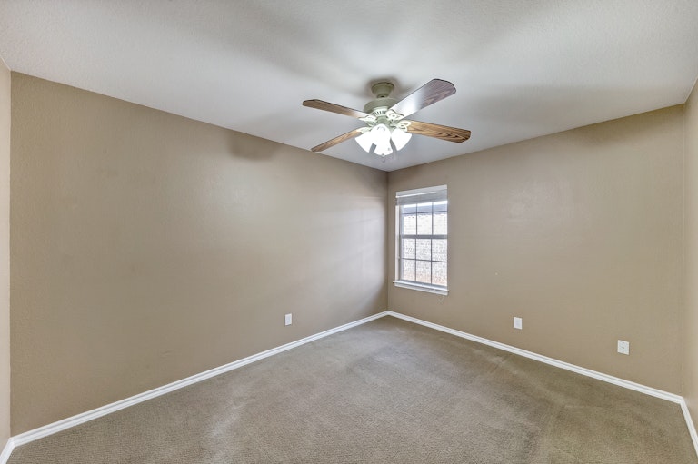 Photo 20 of 28 - 2225 Park Hurst Dr, Arlington, TX 76001
