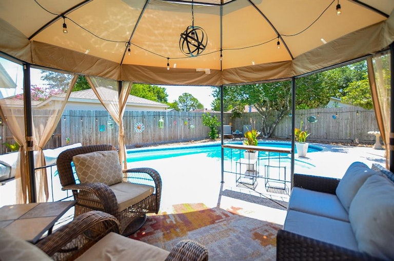 Photo 21 of 38 - 939 Hidden Canyon Rd, Katy, TX 77450