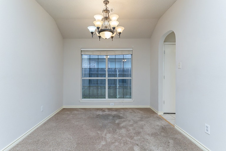 Photo 11 of 20 - 1028 Essex Dr, Cedar Hill, TX 75104