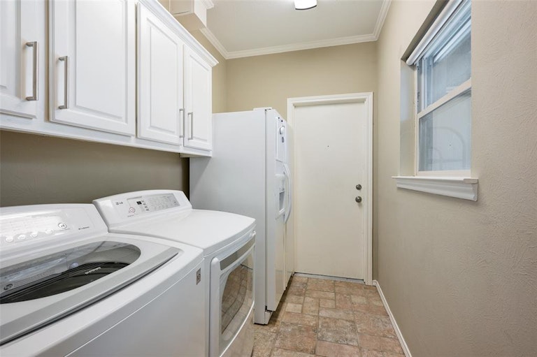 Photo 18 of 40 - 7336 Williamswood Dr, Dallas, TX 75252