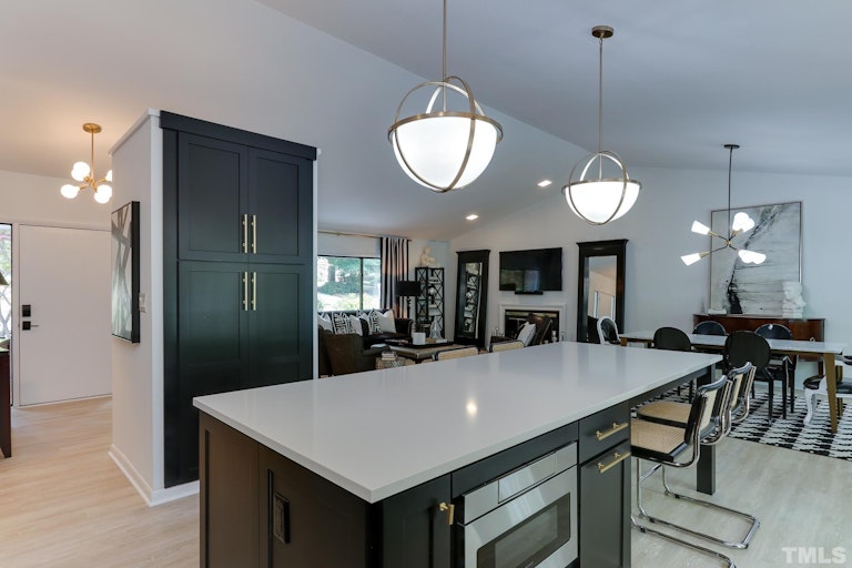 Photo 10 of 29 - 3016 Sylvania Dr, Raleigh, NC 27607