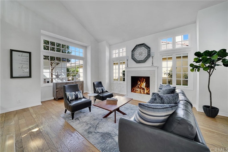 Photo 7 of 47 - 19365 Woodlands Dr, Huntington Beach, CA 92648