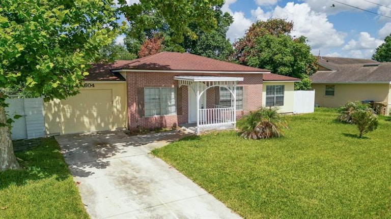 Photo 2 of 39 - 604 Deauville Ct, Kissimmee, FL 34758